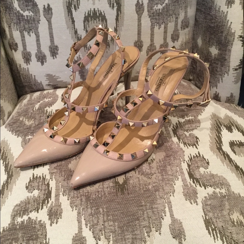 Valentino Nude Rockstuds size 38